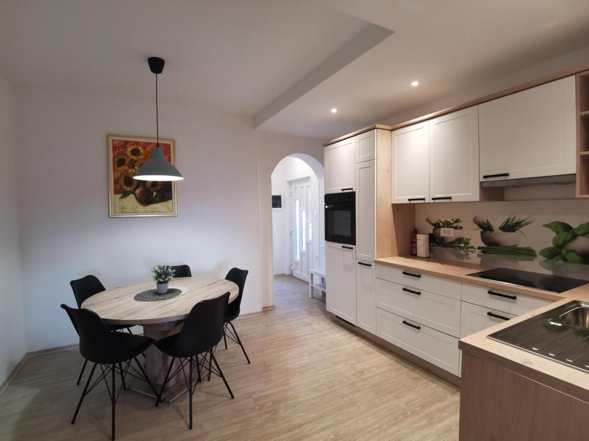 Apartmaji Vila Antonia ปอร์โตรอซ ภายนอก รูปภาพ